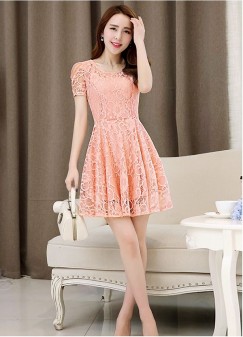 Đâu là ưu điểm của những mẫu đầm ren đẹp sang trọng?